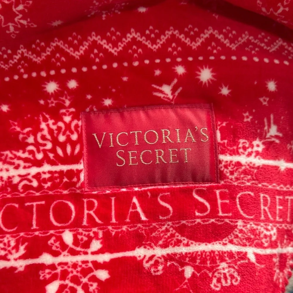 New Victoria's Secret Red Snowflake Holiday Cozy Soft Throw 50”x60”
